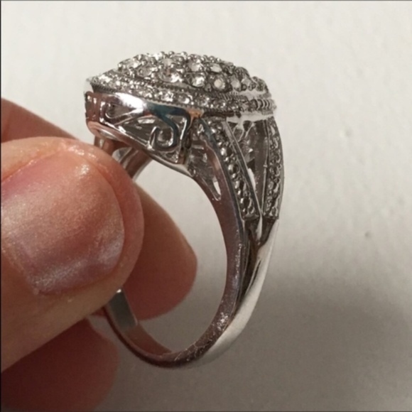 Diamond & Crystal Teardrop Ring New - Picture 3 of 8
